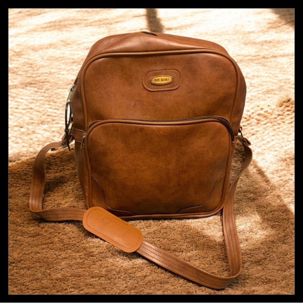 Samsonite “Park Avenue” Tan Leather Men's Messenger Bag